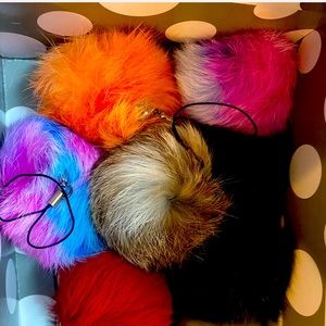 *• HANDMADE SMALL POM POM KEYCHAIN •*